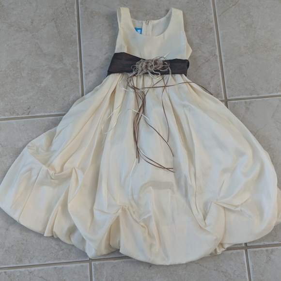 Girls 2t princess Belle dress, light yellow, - Picture 1 of 6